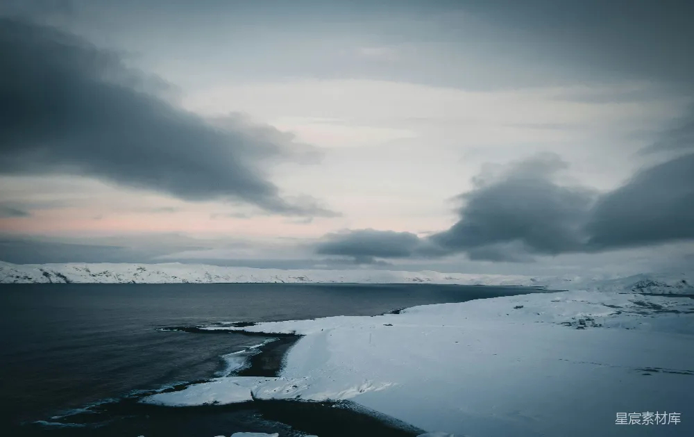 高清摄影 极地 雪白 海岸 阴云 风景 极地风光：雪白海岸与阴云密布的天空