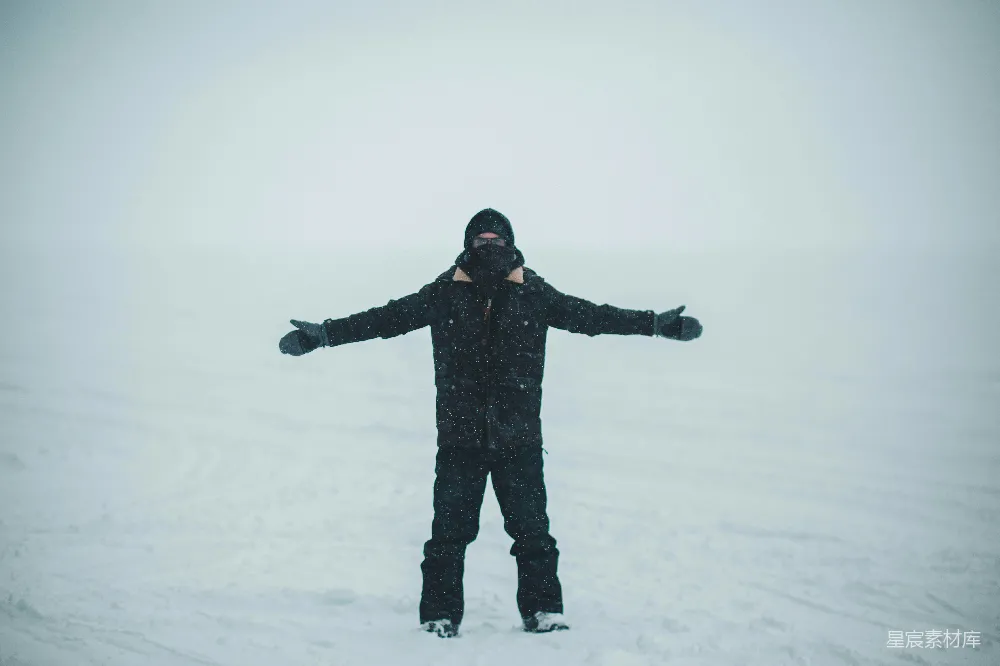 高清摄影 雪地 冬季 自由 户外活动 寒冷 雪地里的自由舞者
