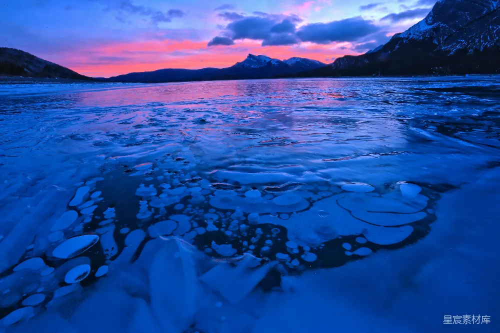 高清摄影 冬季 自然风光 湖面 梦幻 冬季美景 冬日湖面的梦幻泡泡