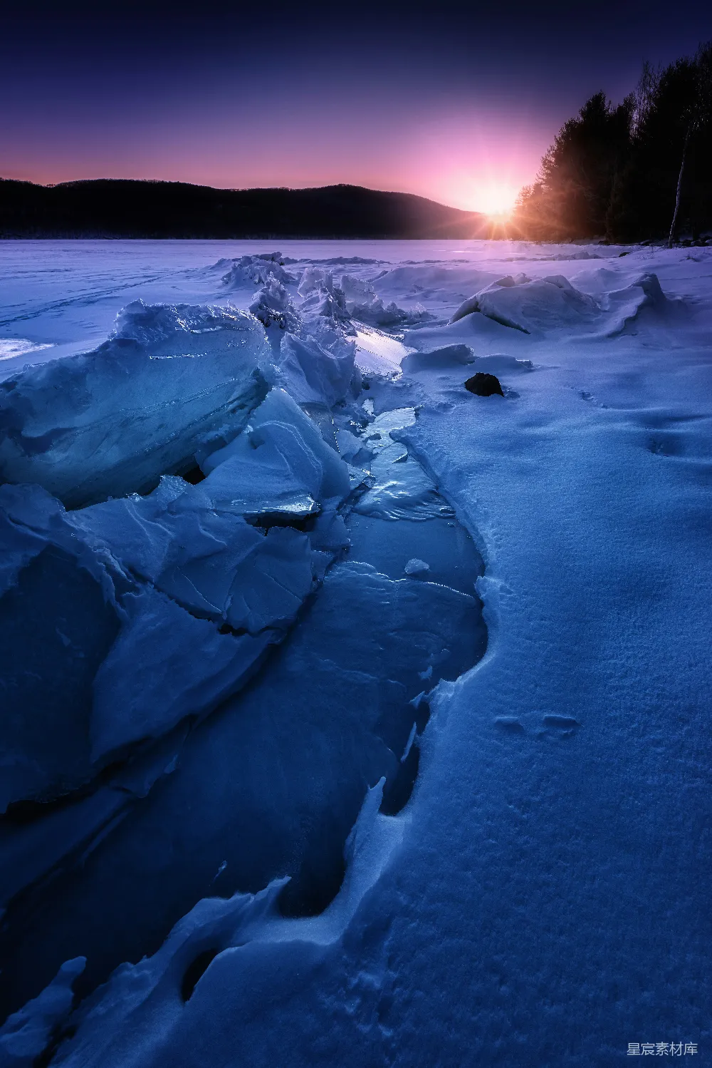 高清摄影 冬季 自然 夕阳 冰雪 宁静 冬日黄昏的冰河