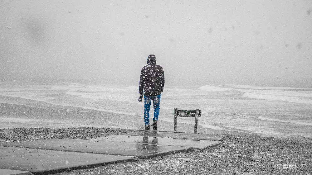 高清摄影 冬日 海边 孤独 雪景 人像 冬日海边的孤独身影