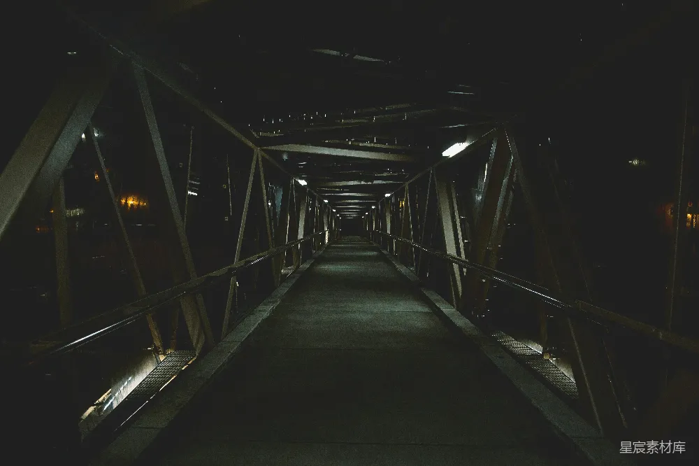 高清摄影 黑暗 桥梁 城市 夜景 空旷 黑暗中的铁桥