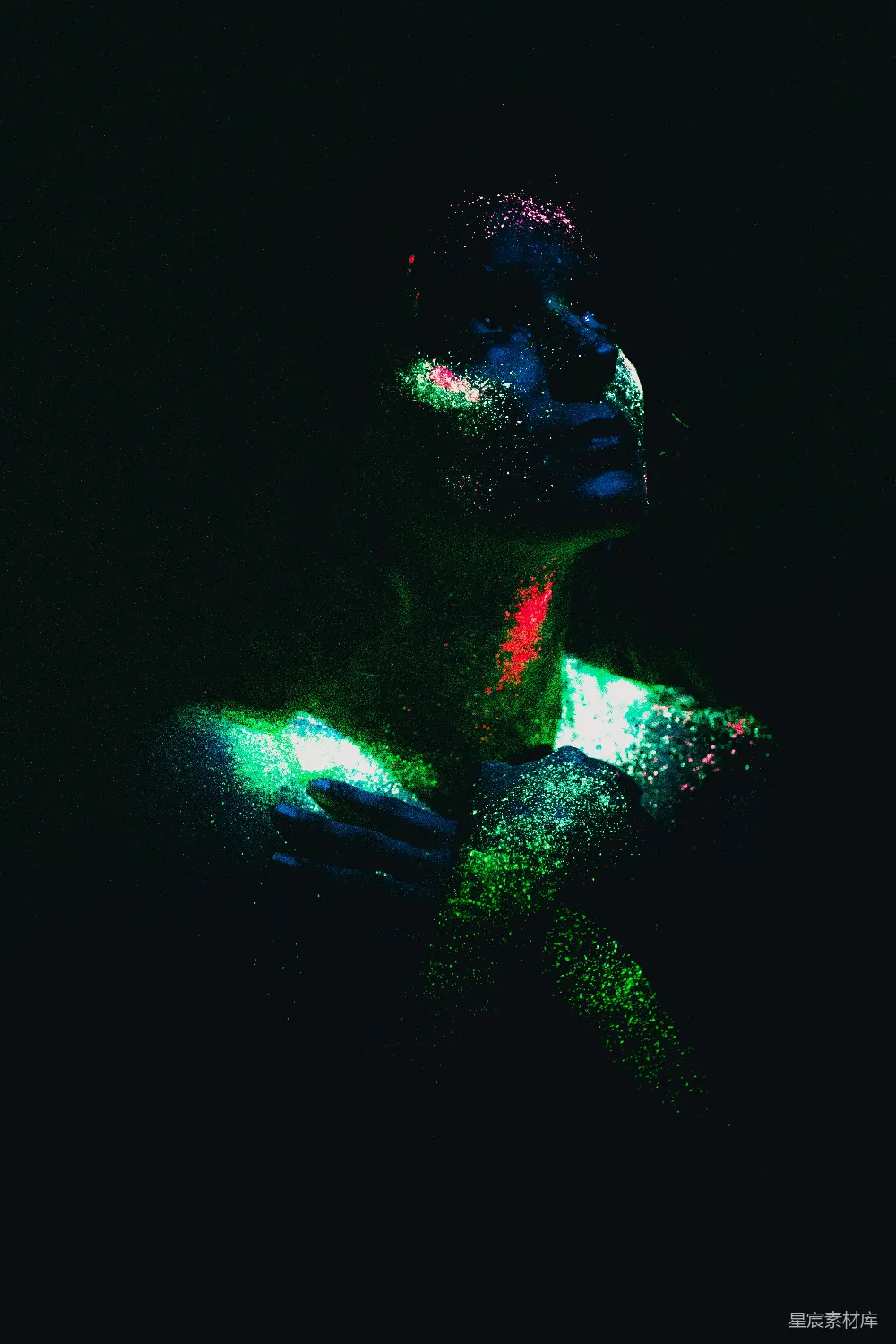 高清摄影 荧光 黑暗 神秘 艺术 光影 荧光下的神秘人物