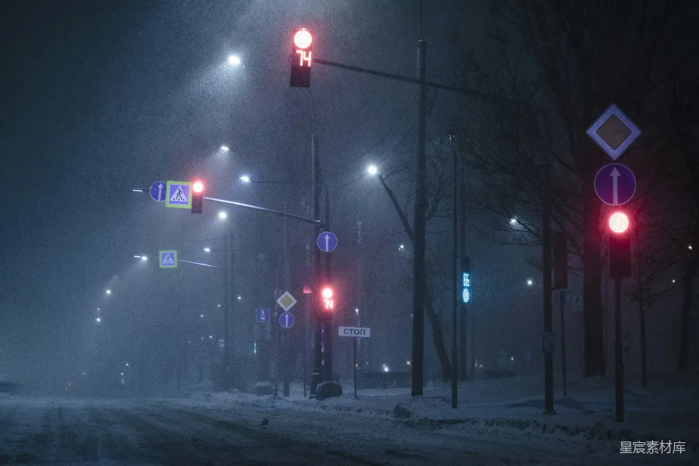 高清摄影 街道 雾 交通信号灯 夜晚 城市 雾夜中的城市街道