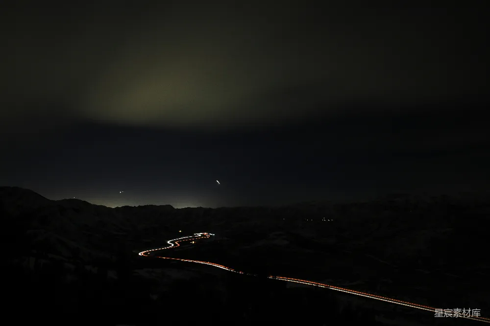 高清摄影 夜景 山脉 蜿蜒公路 黑暗 宁静 夜幕下的蜿蜒山路