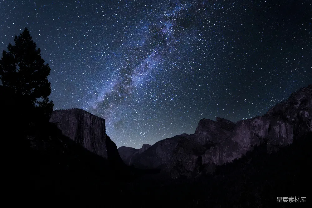 高清摄影 夜景 银河 山脉 星空 自然 银河下的山谷