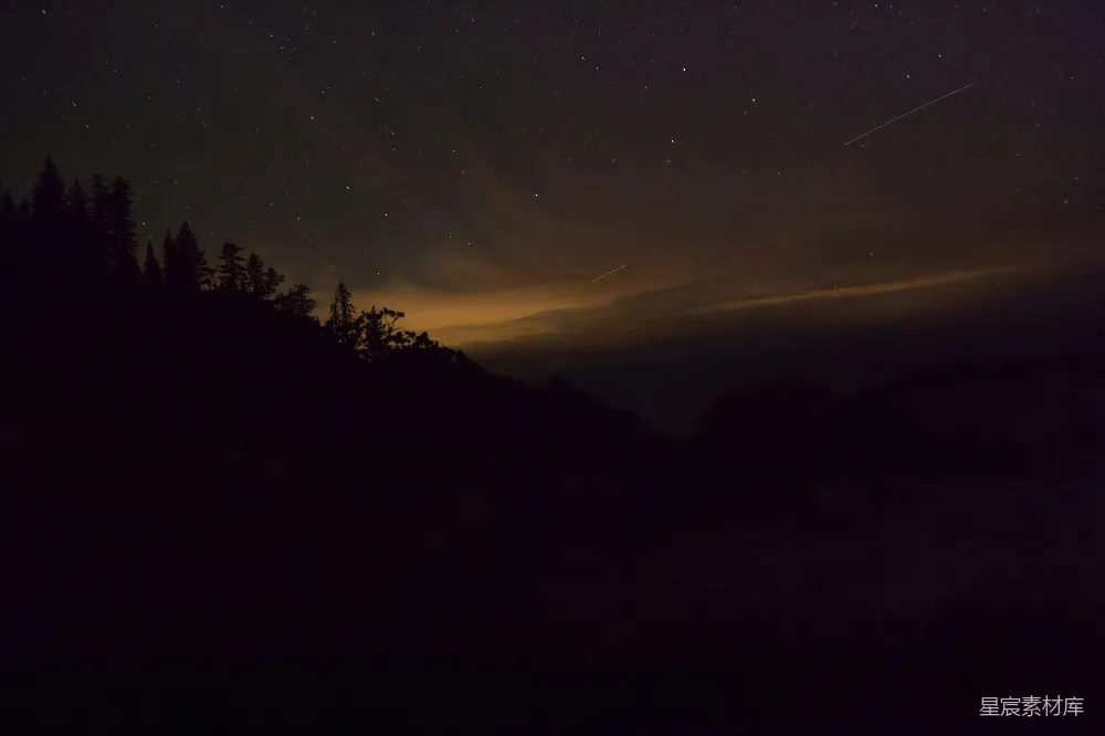高清摄影 夜景 自然风光 宁静 星空 山脉 夜空下的山林