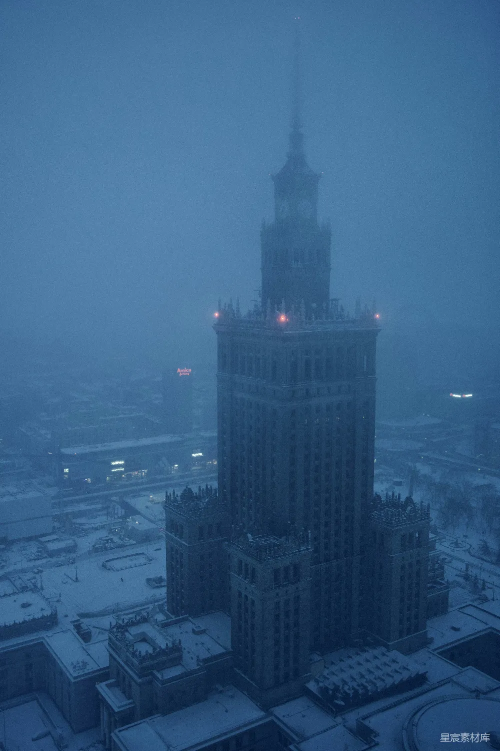 高清摄影 城市 建筑 雪景 雾天 钟楼 雾中雪景中的钟楼