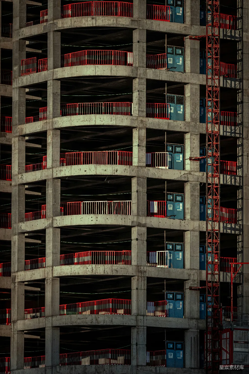 高清摄影 建筑 城市 工业 施工 现代 未完工的停车场建筑