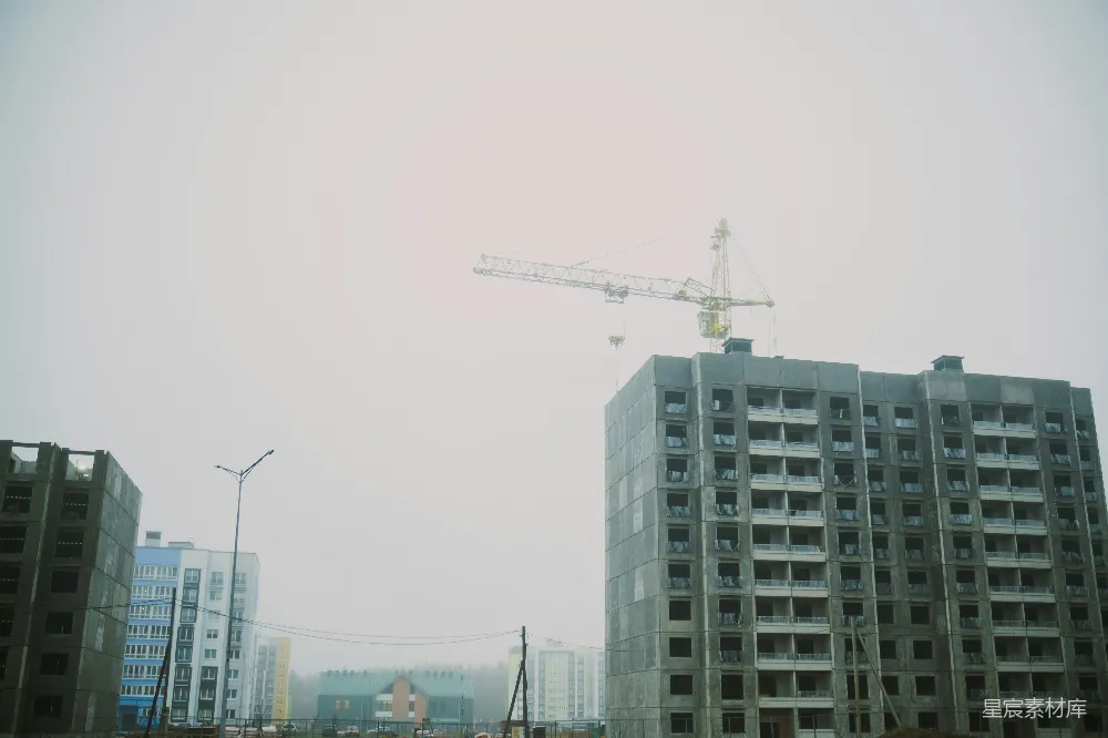 高清摄影 城市建设 工业风 建筑工地 城市发展 现代生活 城市建设中的起重机与高层建筑