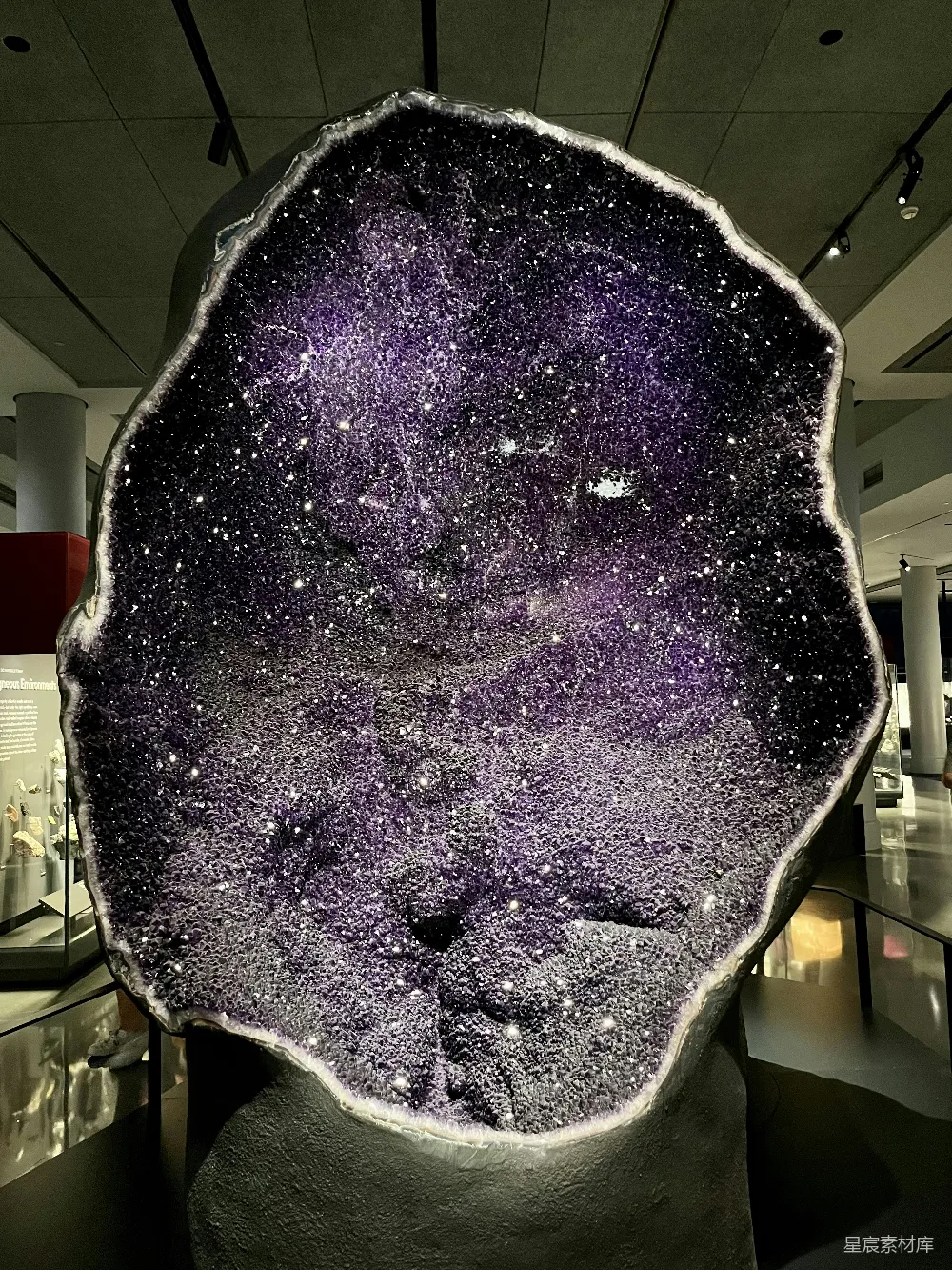 高清摄影 紫水晶 矿石 地质 展览 自然 巨大紫水晶矿石