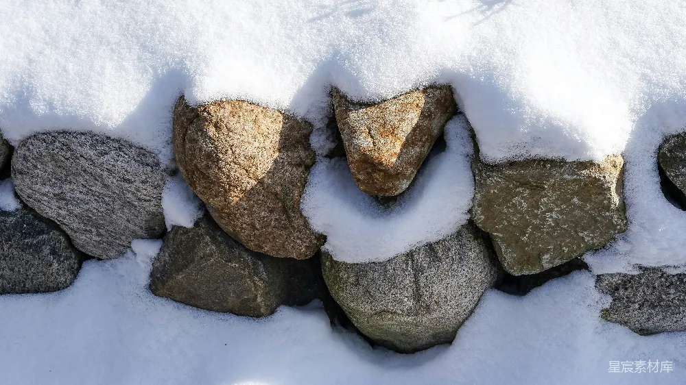 高清摄影 雪景 自然 冬季 石头 雪地 雪中石堆