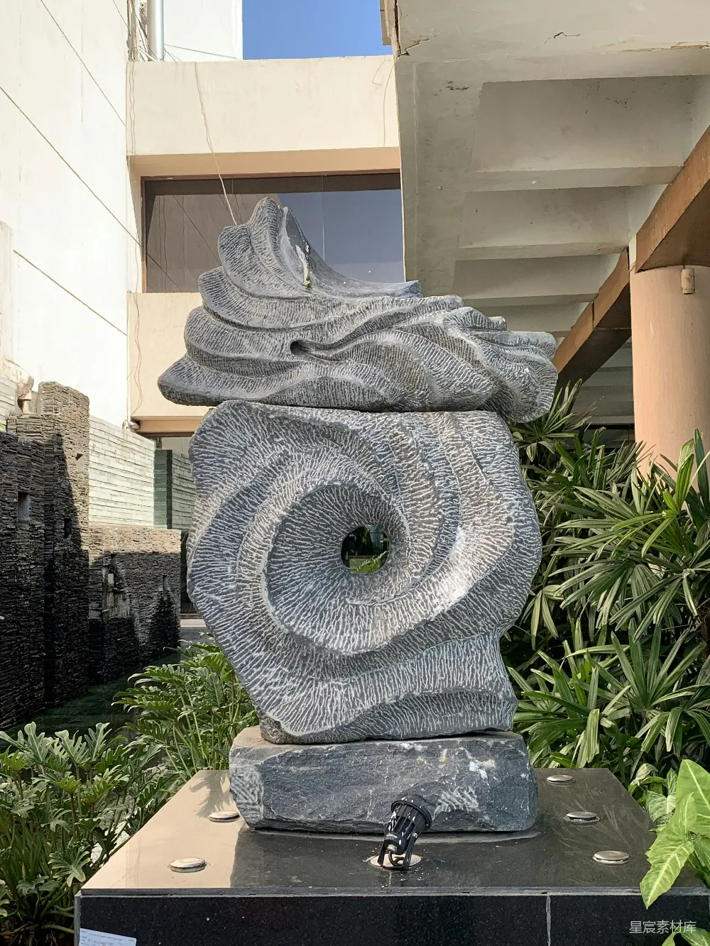 高清摄影 石雕 艺术 户外 景观 现代 石雕艺术品
