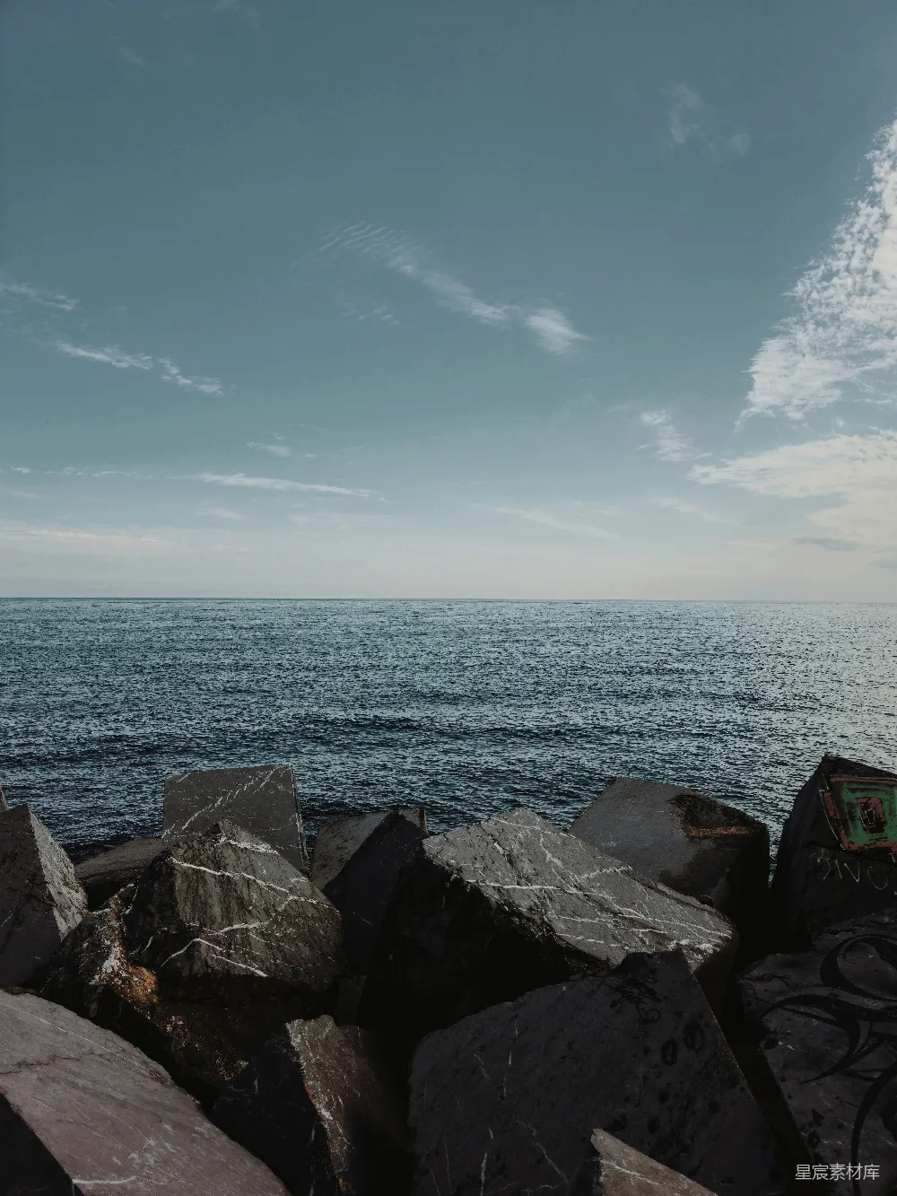 高清摄影 海景 礁石 天空 自然 宁静 海与礁石