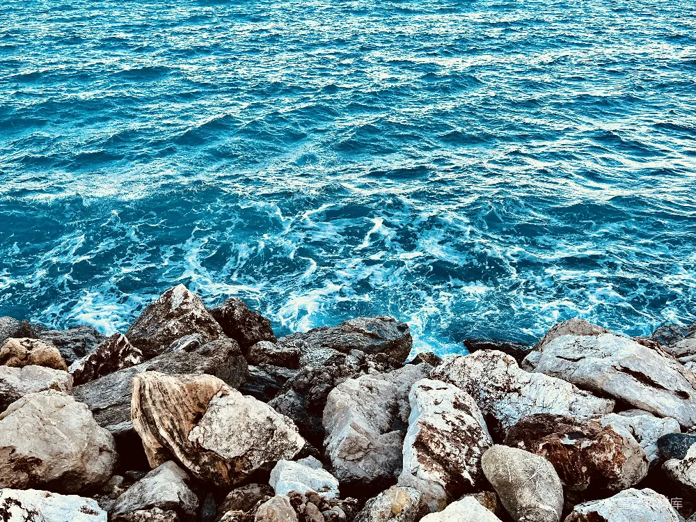 高清摄影 海洋 岩石 自然风光 海岸线 宁静 岩石与海洋的交响