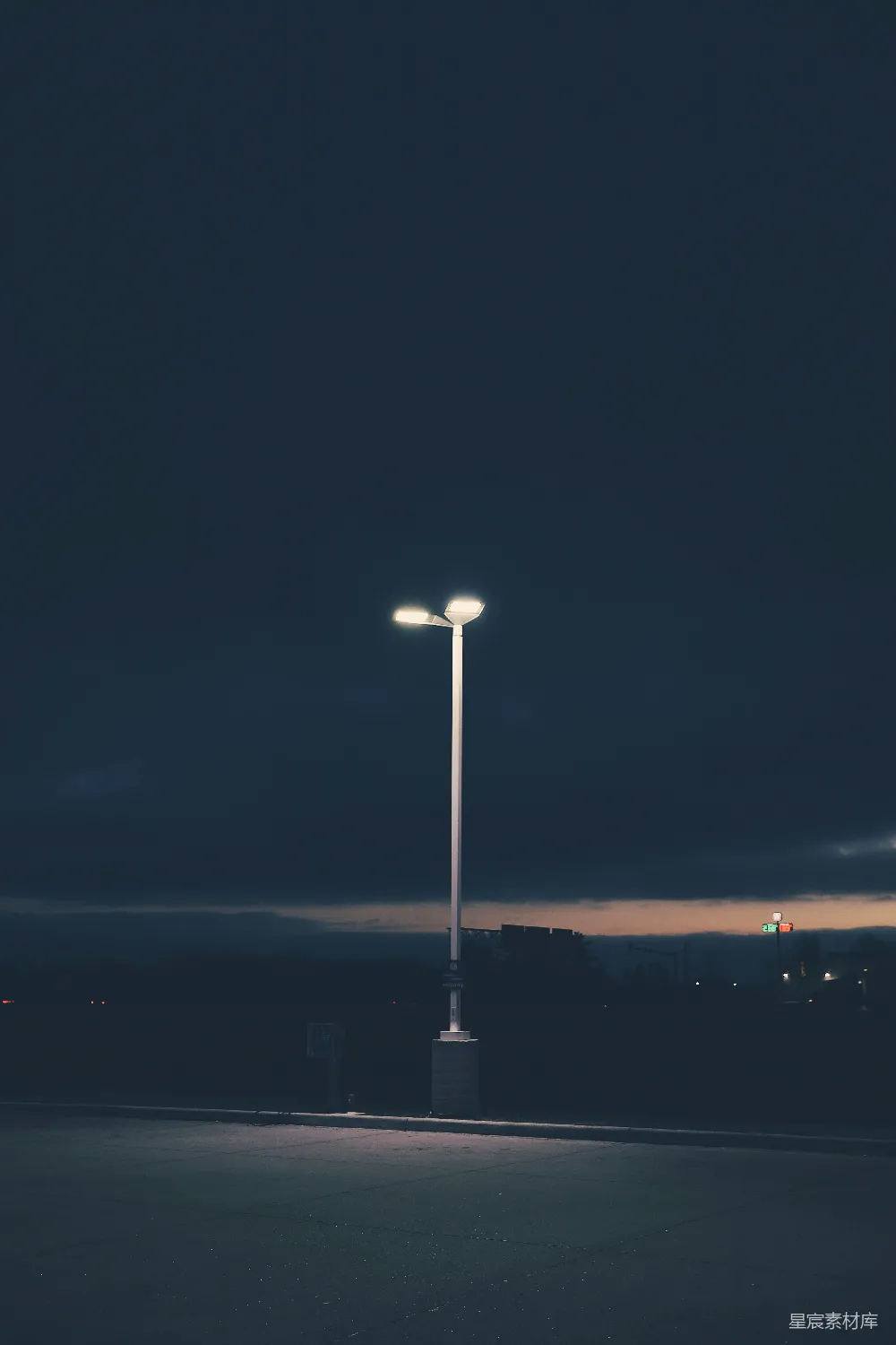 高清摄影 路灯 夜晚 孤独 城市 静谧 孤独的路灯