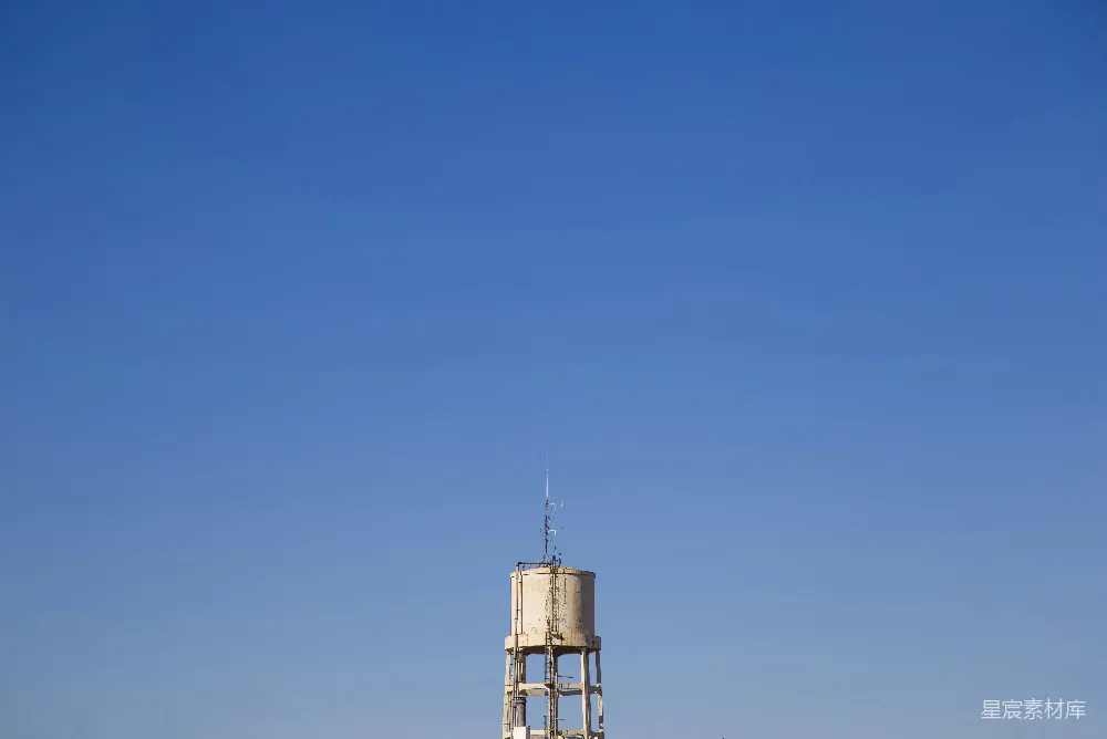 高清摄影 水塔 蓝天 工业 建筑 城市 蓝天下的水塔