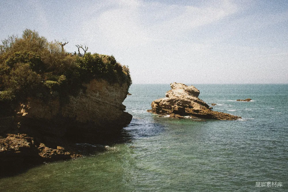 高清摄影 海岸线 岩石 自然风光 海洋 风景 海岸奇景：岩石与碧海