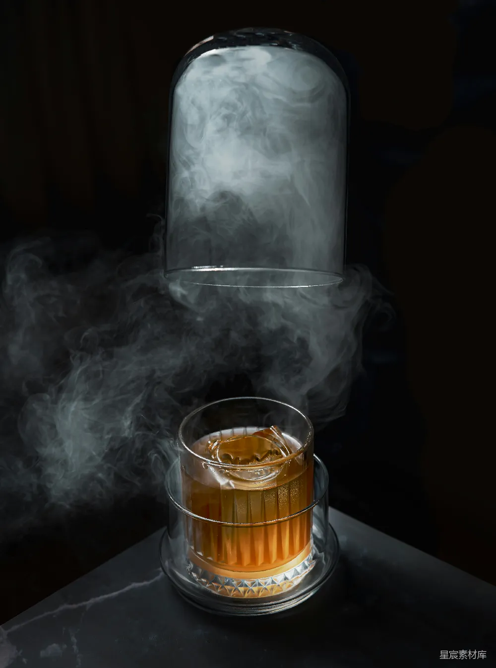 高清摄影 烟雾 威士忌 酒精饮品 时尚 艺术 烟雾缭绕的威士忌时光