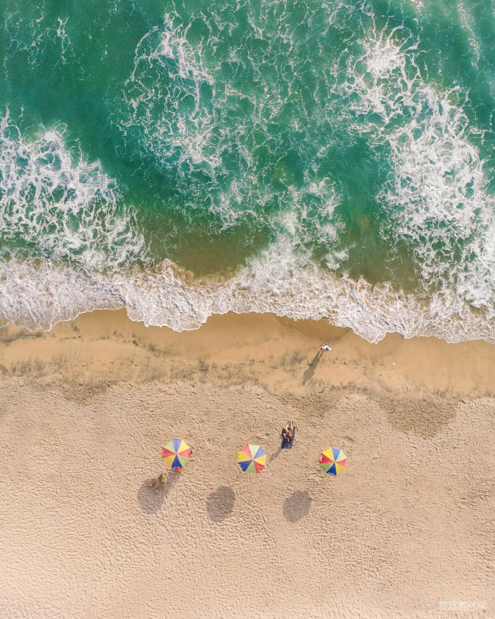 高清摄影 海滩 航拍 夏日 休闲 自然 海滩上的色彩与宁静