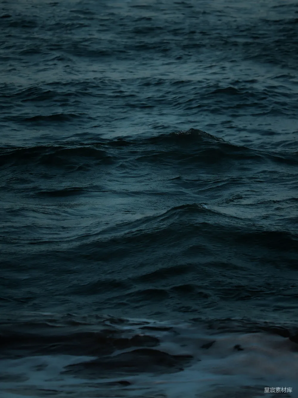 高清摄影 海浪 黄昏 自然 宁静 水纹 黄昏时分的海浪