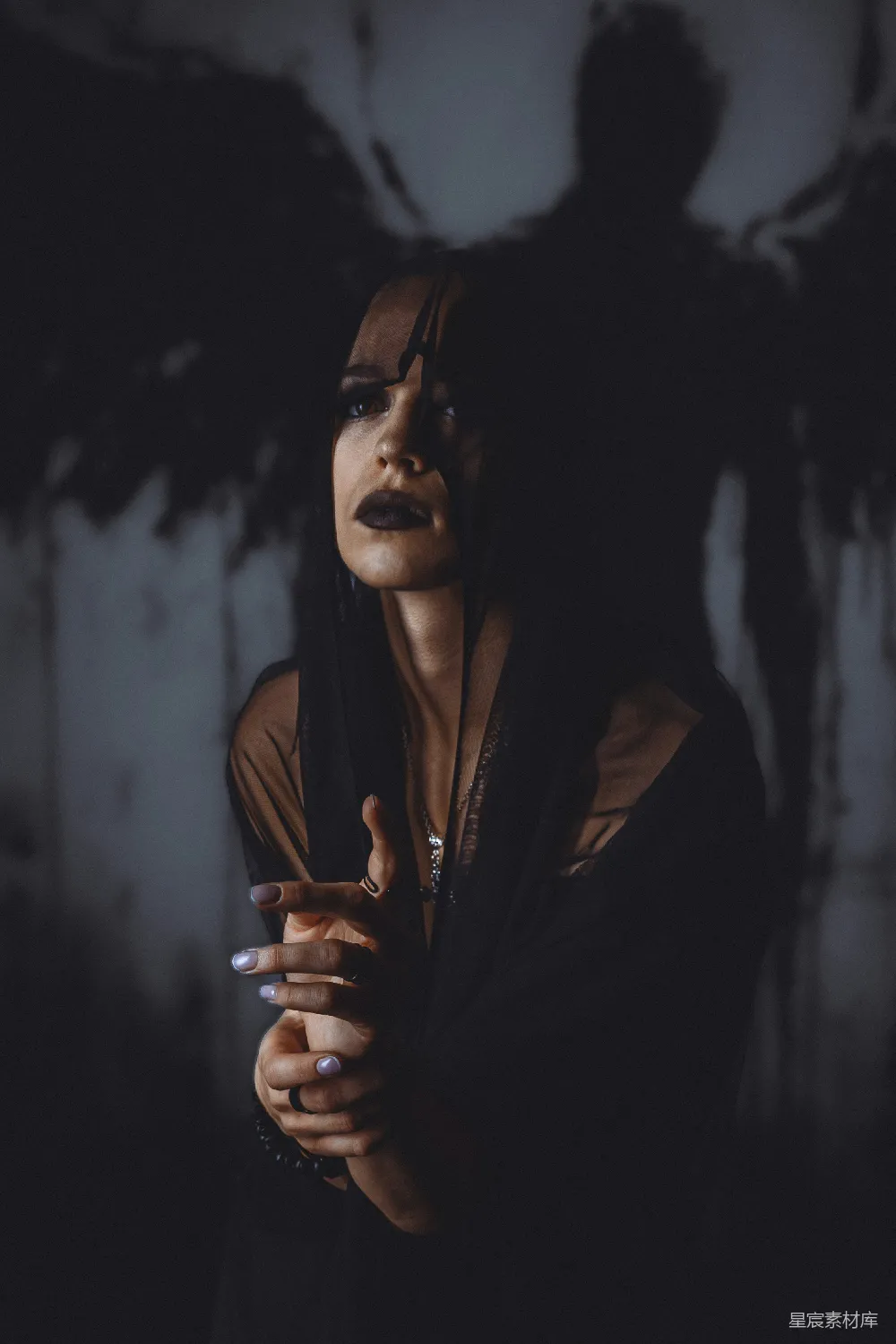 高清摄影 黑暗 神秘 女性 艺术 光影 神秘的黑暗女影