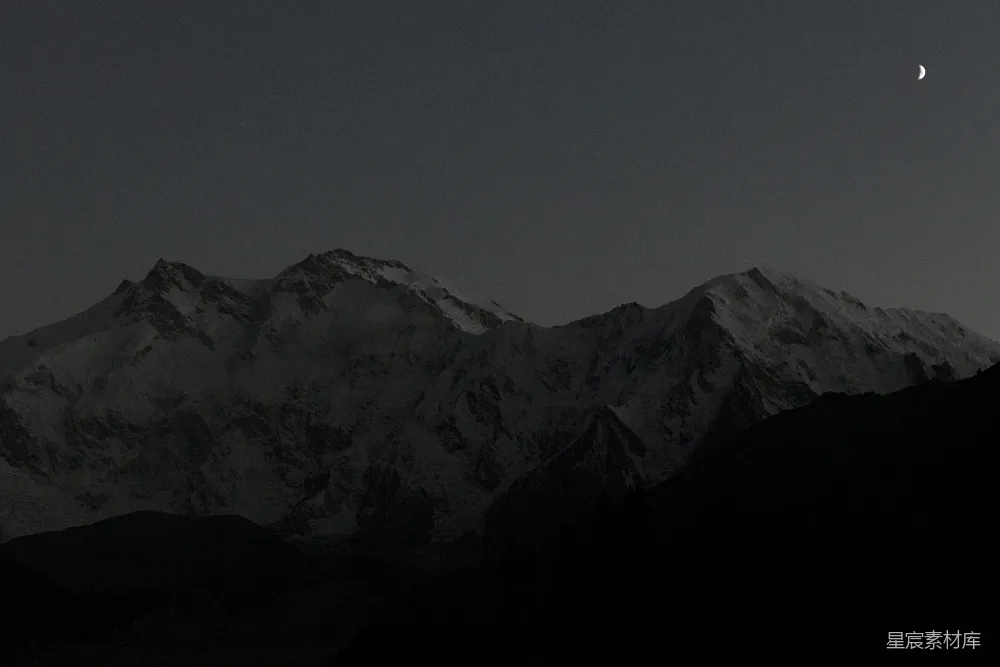 高清摄影 雪山 月亮 夜景 自然风光 宁静 月光下的雪山