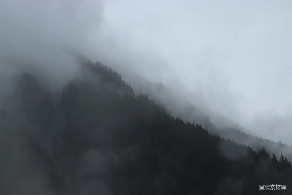 高清摄影 山峦 雾 自然 风景 宁静 雾中的山峦