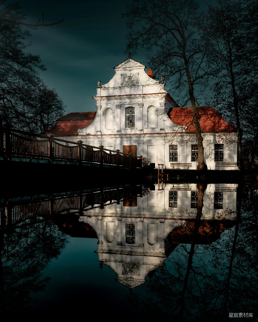 高清摄影 古建筑 倒影 宁静 历史 自然 静谧湖畔的古堡倒影