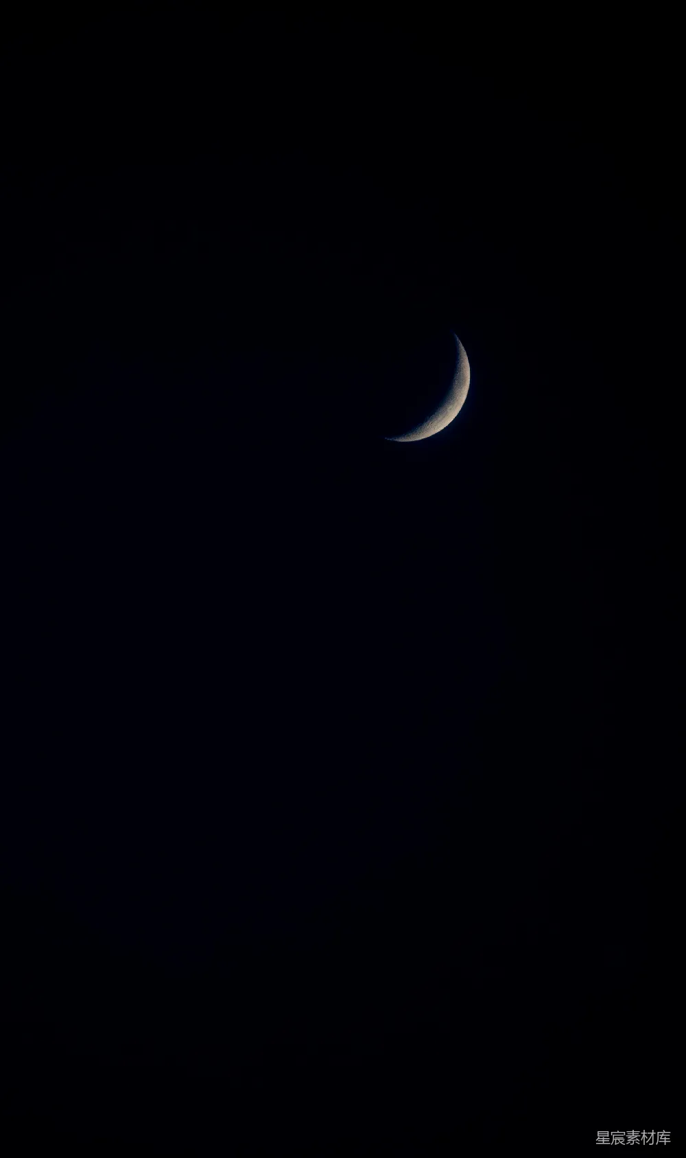 高清摄影 新月 夜空 宁静 黑暗 自然 新月在夜空
