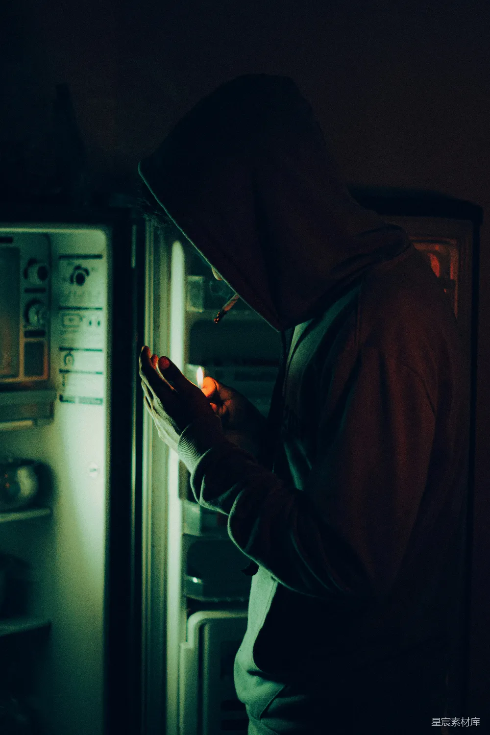 高清摄影 夜晚 手电筒 昏暗 城市 孤独 昏暗中的手电筒