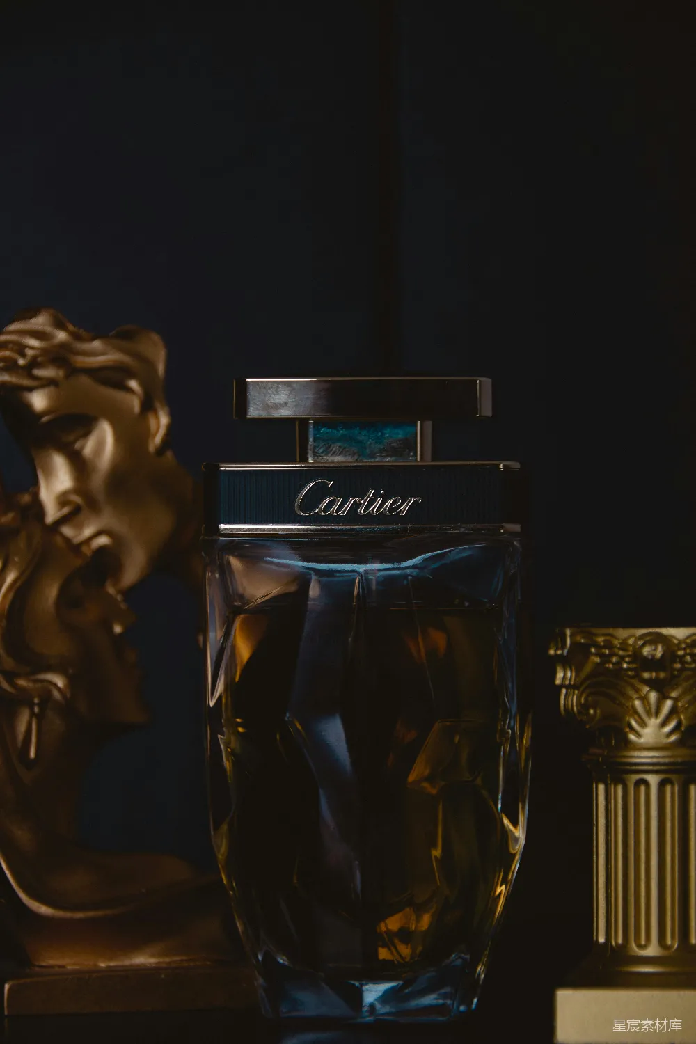 高清摄影 香氛 Cartier 复古 奢华 家居 奢华香氛：Cartier香水与复古雕塑