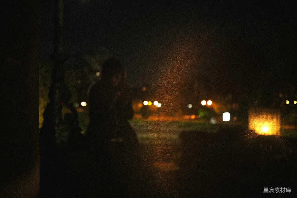 高清摄影 夜景 雨天 街灯 朦胧 城市 雨夜的街景