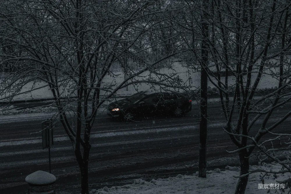 高清摄影 雪景 冬季 夜晚 城市 静谧 雪夜中的静谧街道