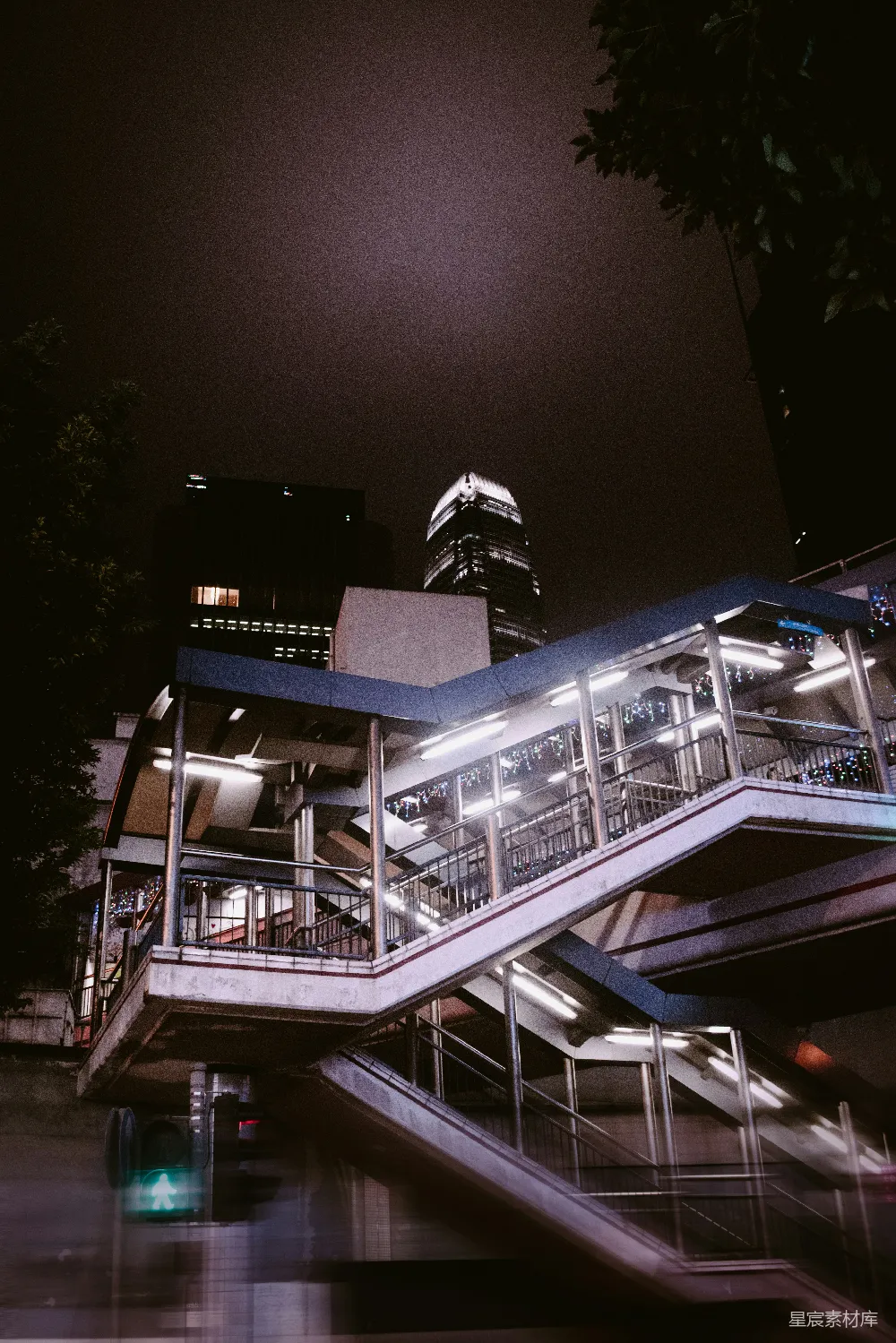 高清摄影 城市夜景 天桥 现代建筑 都市风光 夜间摄影 夜幕下的城市天桥