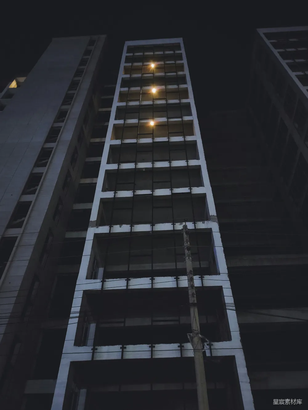 高清摄影 建筑 城市 夜晚 高耸 照明 夜幕下的高楼