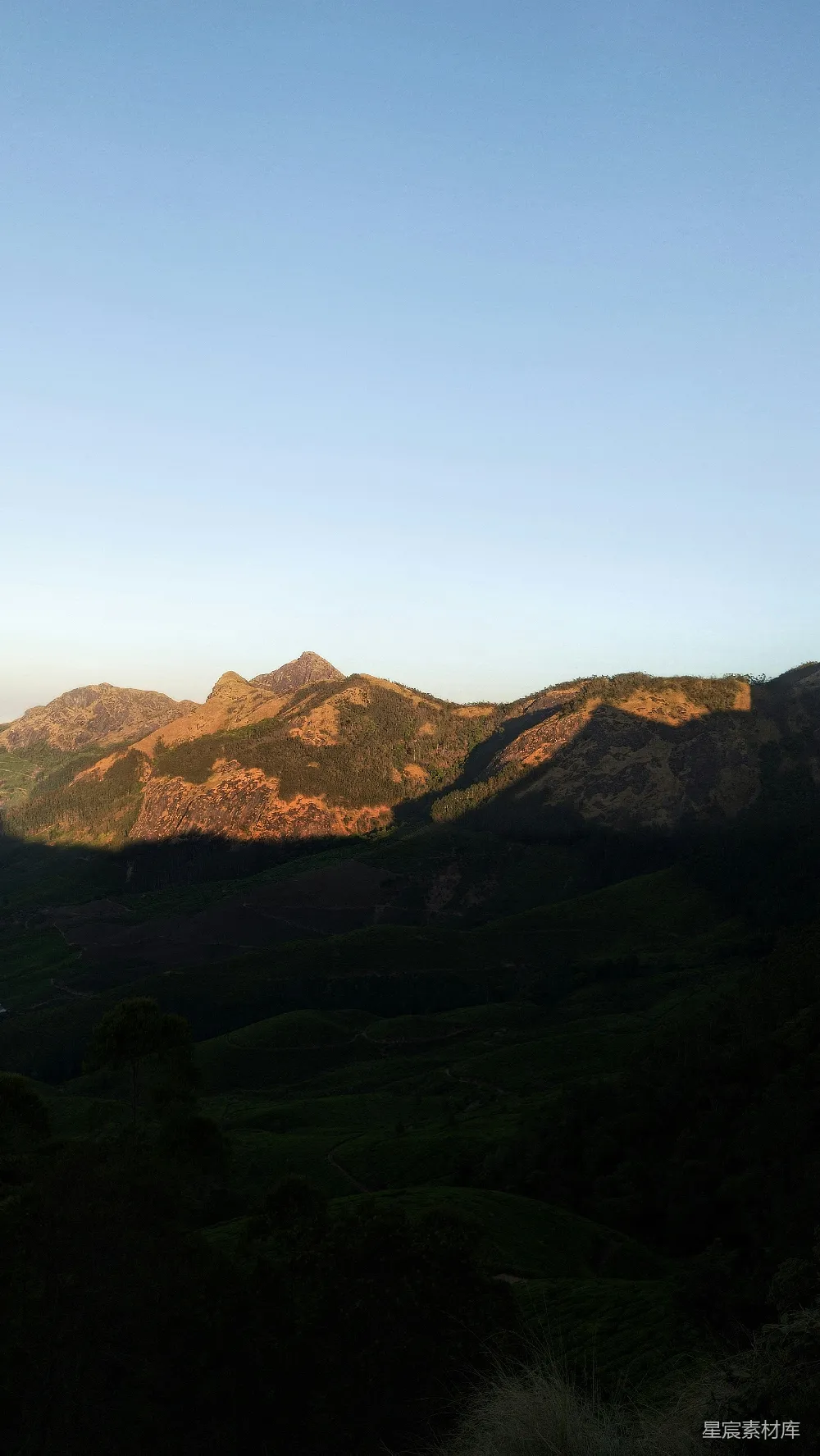 高清摄影 山景 日落 茶田 自然风光 宁静 山间茶田的日落