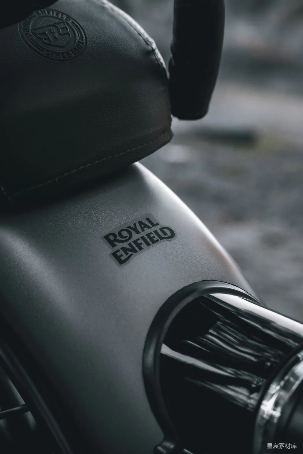 高清摄影 Royal Enfield 摩托车 复古风格 细节 交通工具 Royal Enfield的细节特写