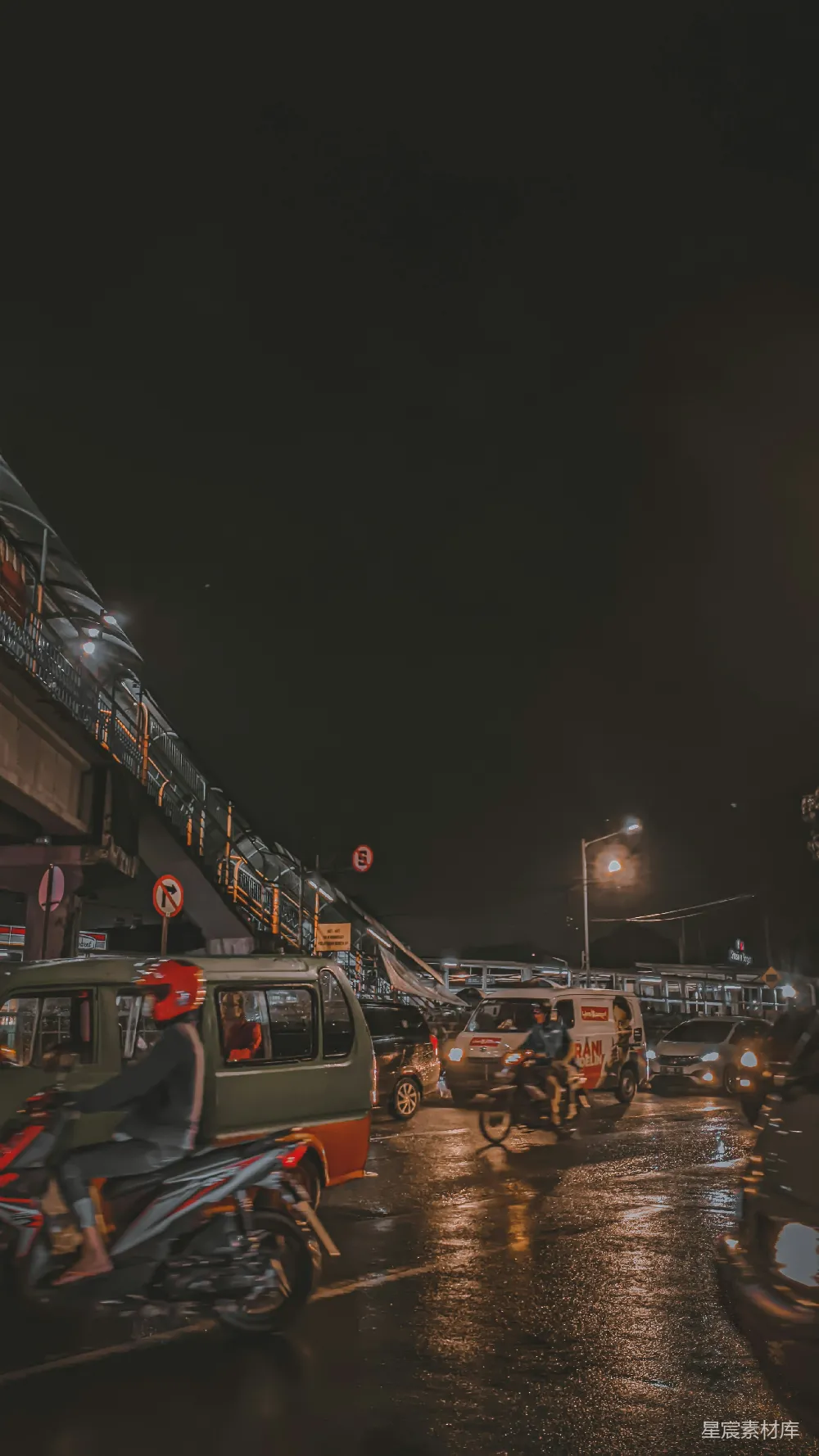 高清摄影 城市 夜晚 交通 雨天 街景 雨夜中的城市街道