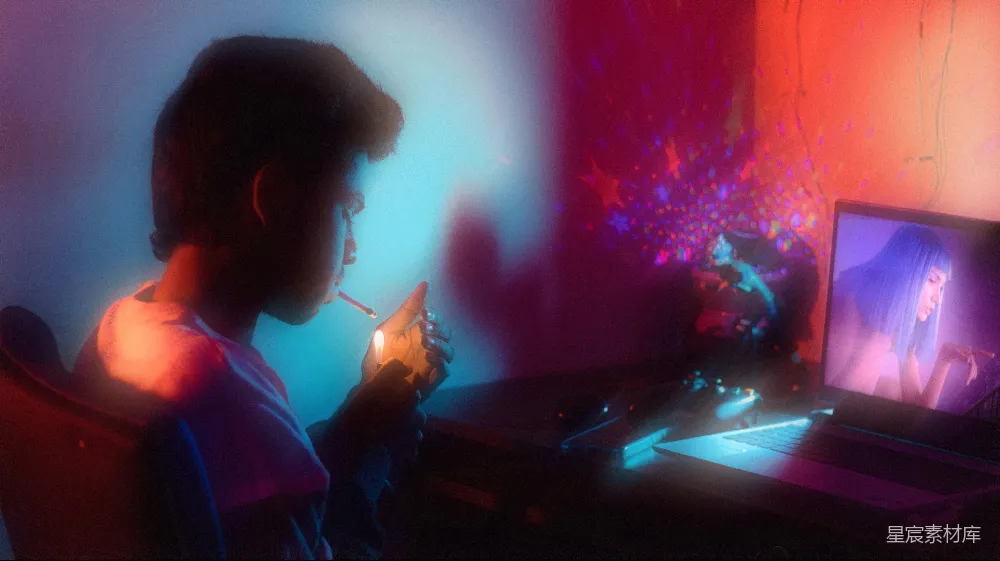 高清摄影 孤独 霓虹灯 视频通话 现代生活 情感交流 霓虹下的孤独对谈