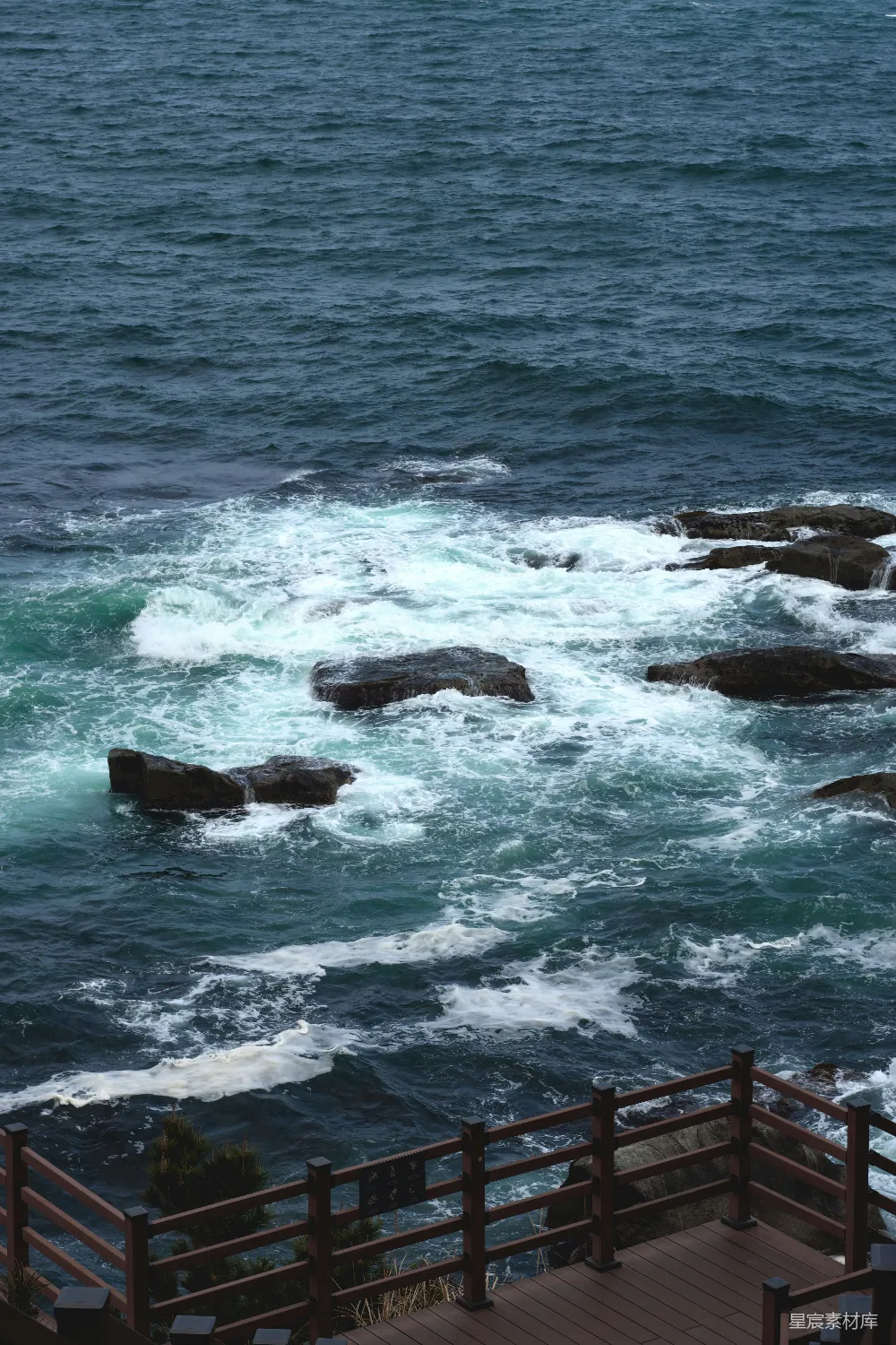 高清摄影 海景 自然 风景 海岸线 宁静 海浪拍打岩石