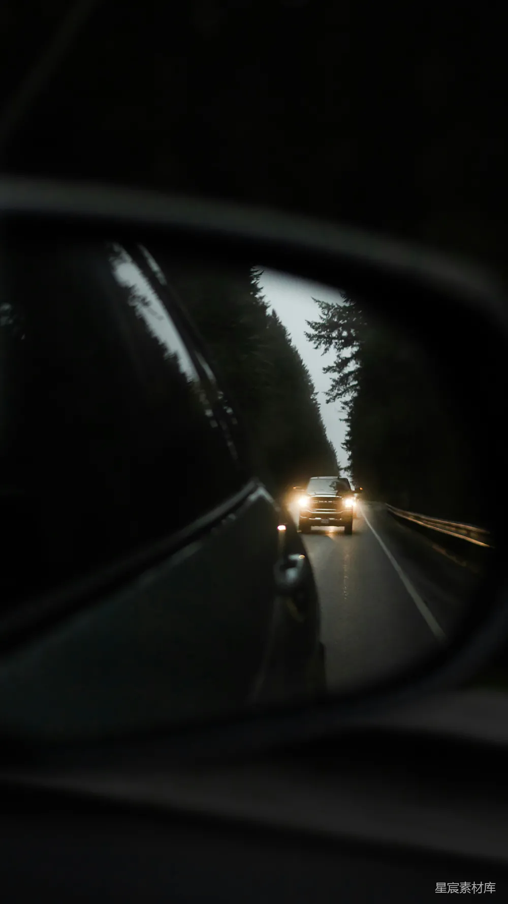 高清摄影 夜景 旅行 汽车 自然 风景 后视镜中的夜行