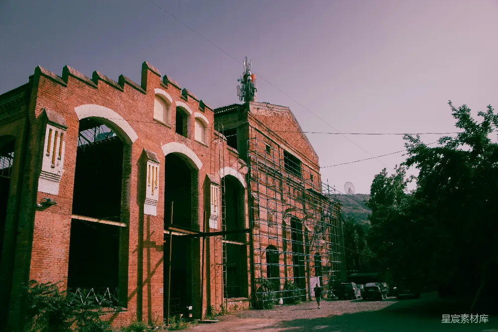 高清摄影 废弃工厂 红砖建筑 工业遗址 城市遗迹 历史建筑 废弃的红砖工厂
