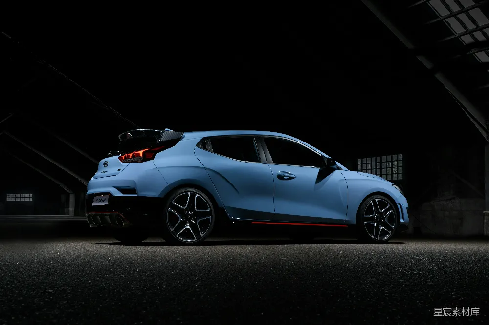 高清摄影 现代汽车 Veloster N 都市风格 高性能车 跑车 现代Veloster N：黑暗中的都市跑车