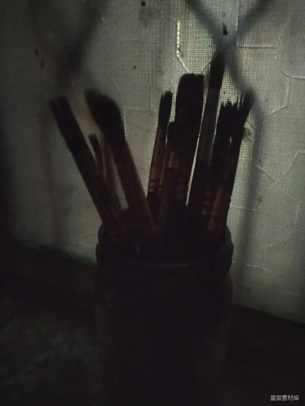 高清摄影 箭矢 暗影 历史 复古 暗色调 暗影中的箭矢