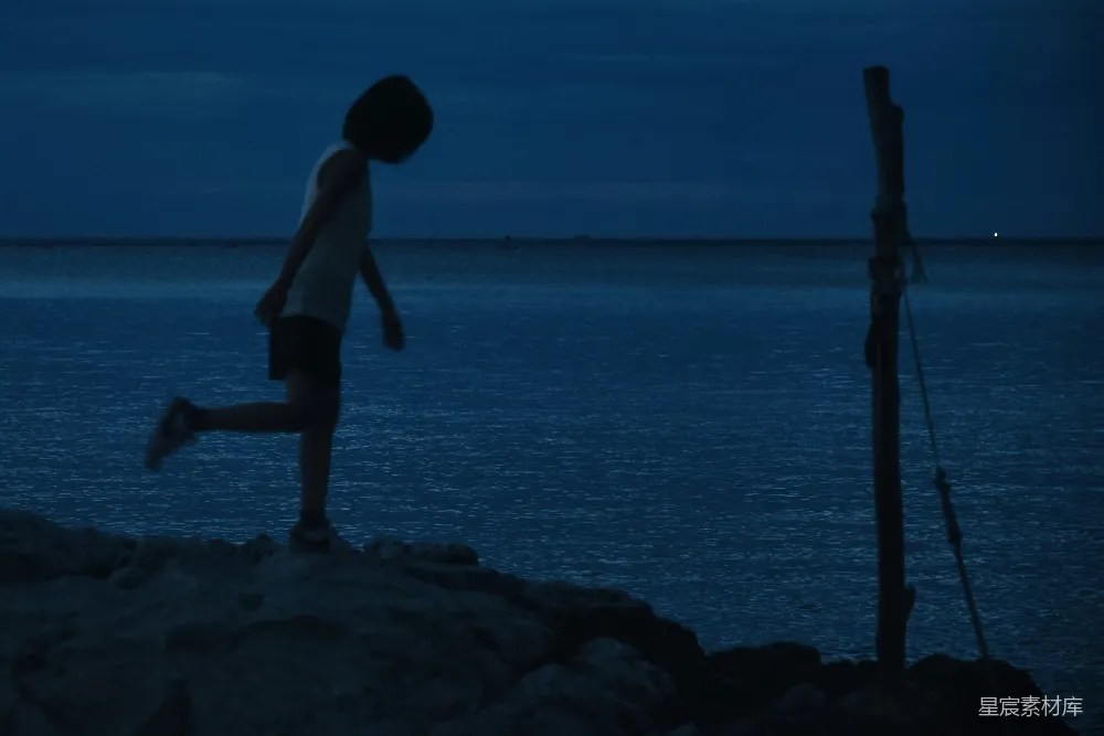 高清摄影 海边 剪影 黄昏 宁静 童年 黄昏海边的剪影