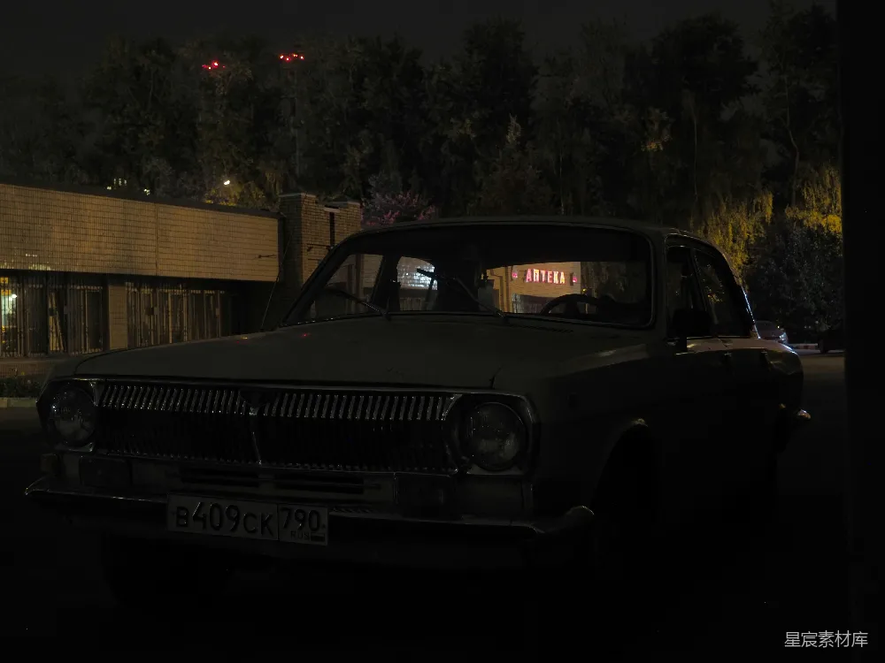 高清摄影 复古车 夜景 城市街景 怀旧 夜间摄影 夜幕下的复古车