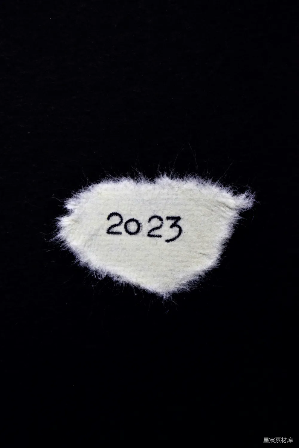 高清摄影 羊毛标签 心形 2023 手工艺品 节日装饰 2023年的心形羊毛标签