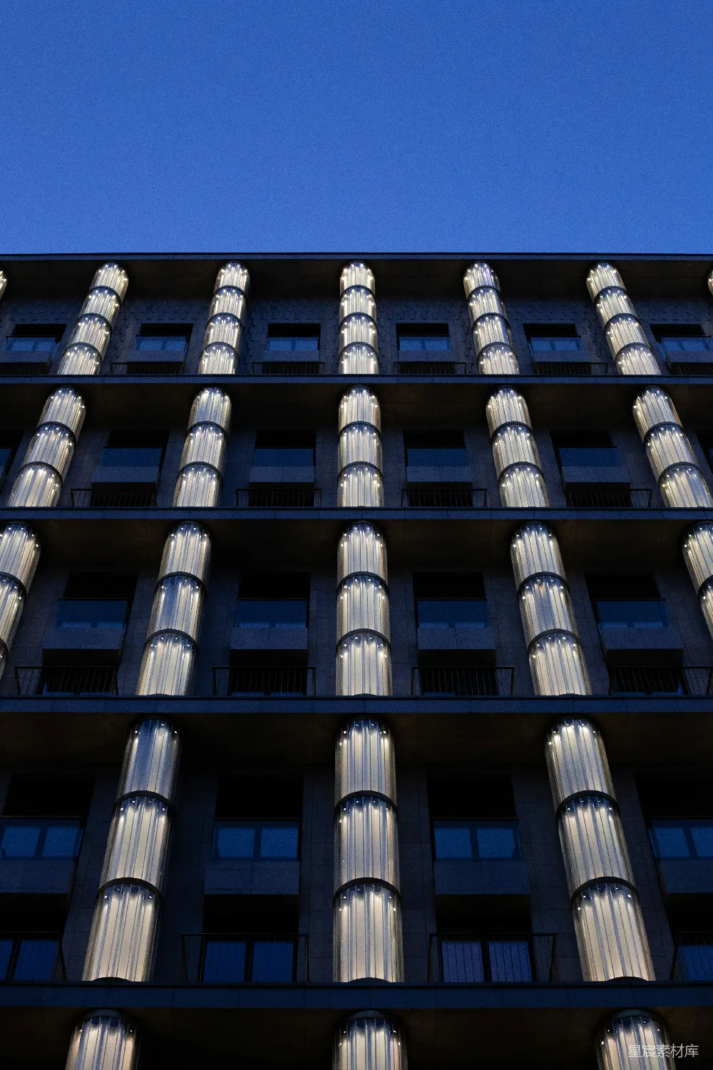 高清摄影 建筑 现代风格 夜景 城市 照明 现代建筑夜晚灯火通明