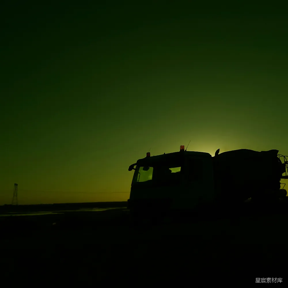 高清摄影 卡车 黄昏 剪影 工业 夜景 黄昏时的卡车剪影
